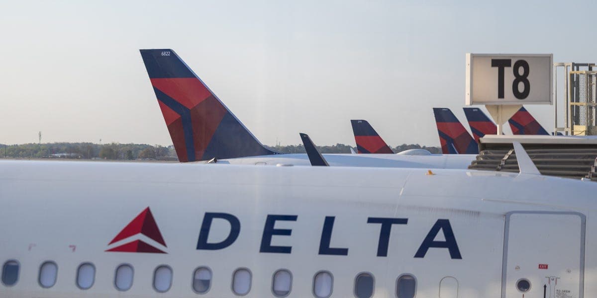 Delta quita privilegios a congresistas de EE. UU. por cierre