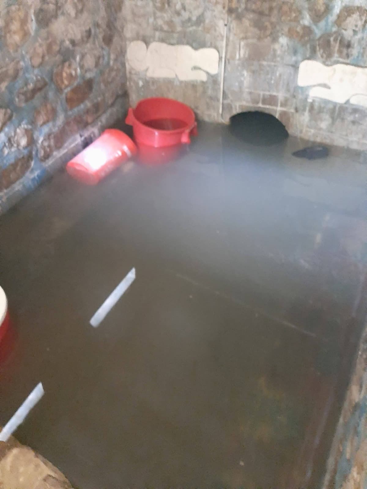Desborde del río Vizcarra inunda baños termales de Tauripampa y provoca daños en Conoc