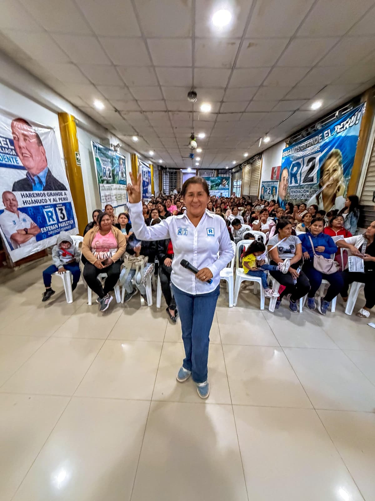 Candidata Claryta Contreras: Pide unidad de mujeres huanuqueñas y ofrece lucha contra violencia desde el Senado