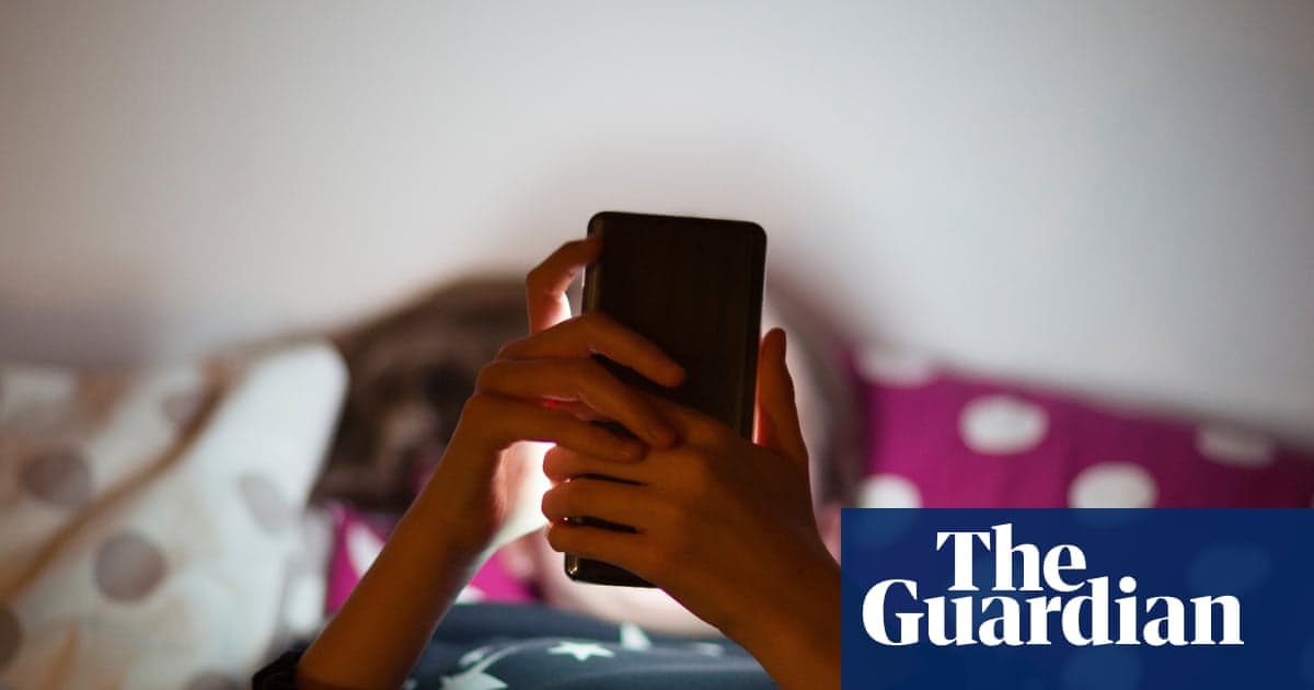 Estudio vincula redes sociales de niños con ansiedad y depresión adolescente