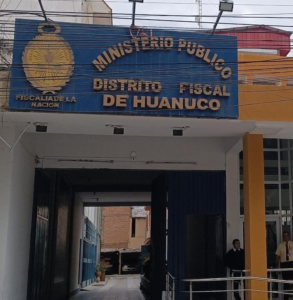 Exdirector prófugo: ordenan prisión preventiva por presunto acoso y tocamientos a siete estudiantes en Margos     