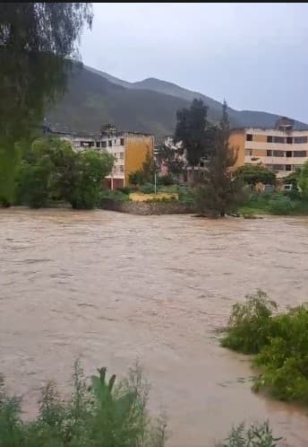 Huánuco: Río amenaza con desbordarse en malecón Alomía Robles y calles vecinas tras colapso del muro de contención