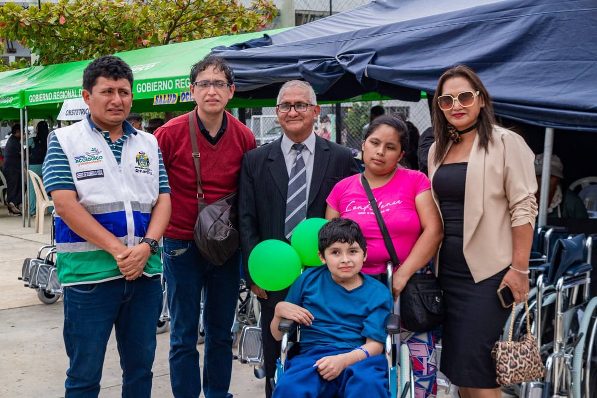 Amarilis entrega 19 sillas de ruedas a personas con discapacidad tras evaluación médica y social
