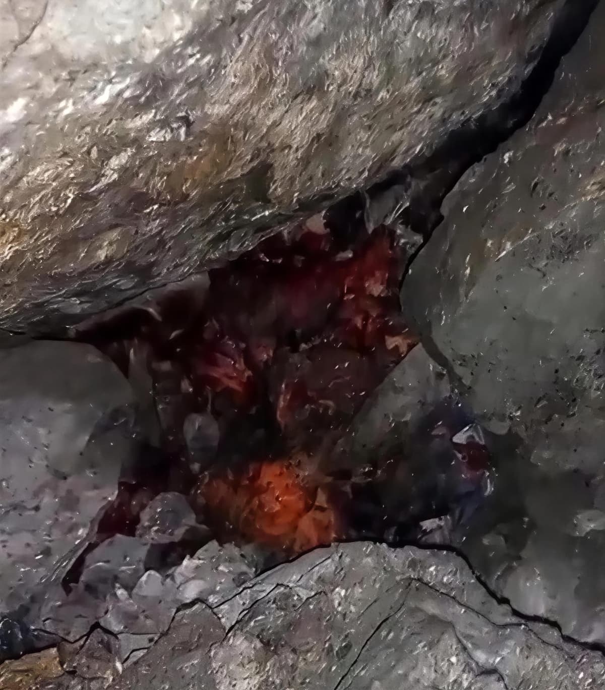 Tragedia en mina de Cayna: Dos trabajadores mueren sepultados tras derrumbe de socavón