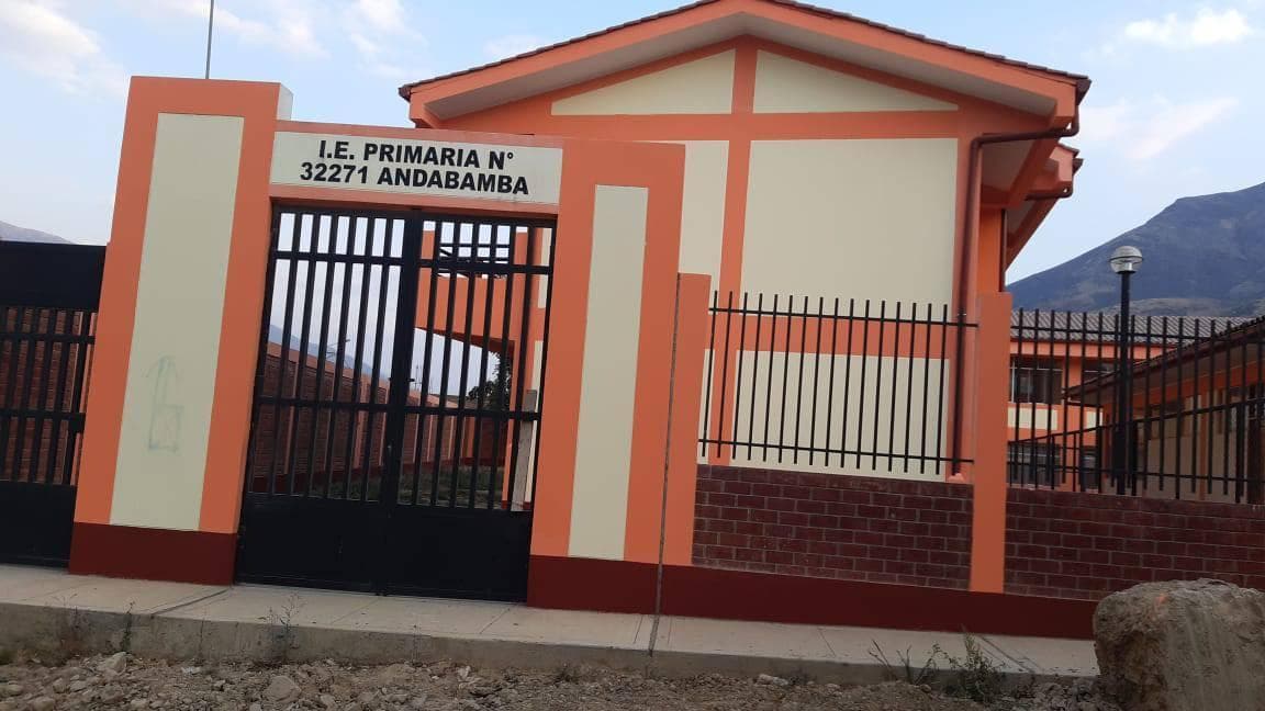 Abejas irrumpen jornada de limpieza y obliga a padres abandonar faena en colegio de Andabamba