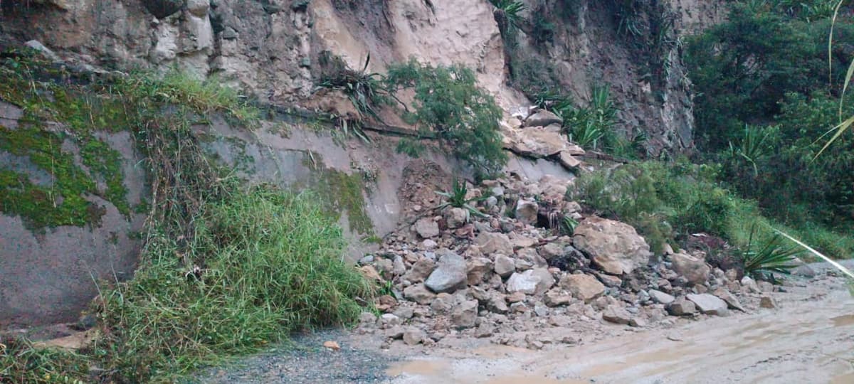 Derrumbe en canal de agua agrava restricción del servicio en Huánuco