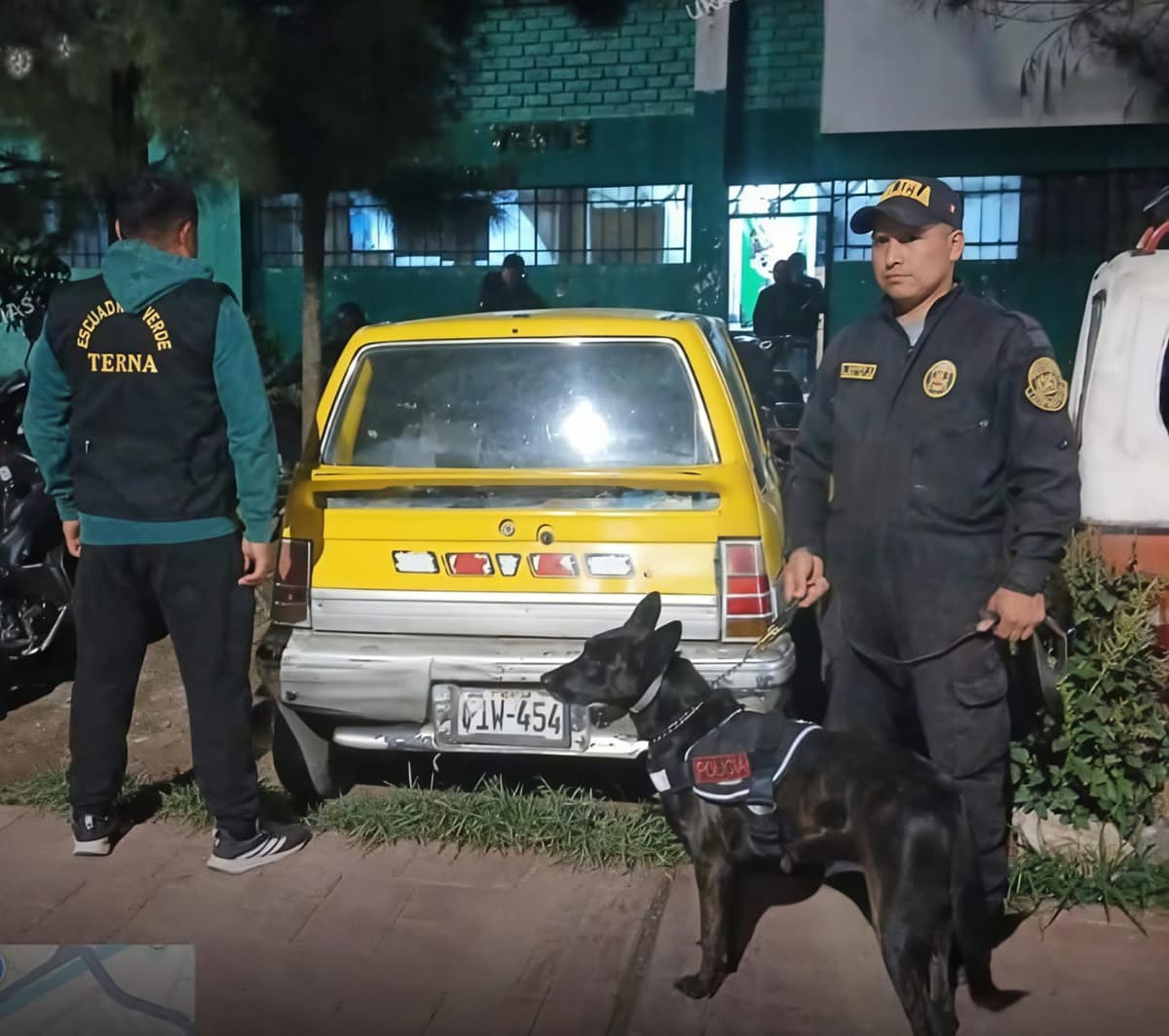 Can policial “Atena” detecta presunta cocaína en vehículo durante operativo en Amarilis