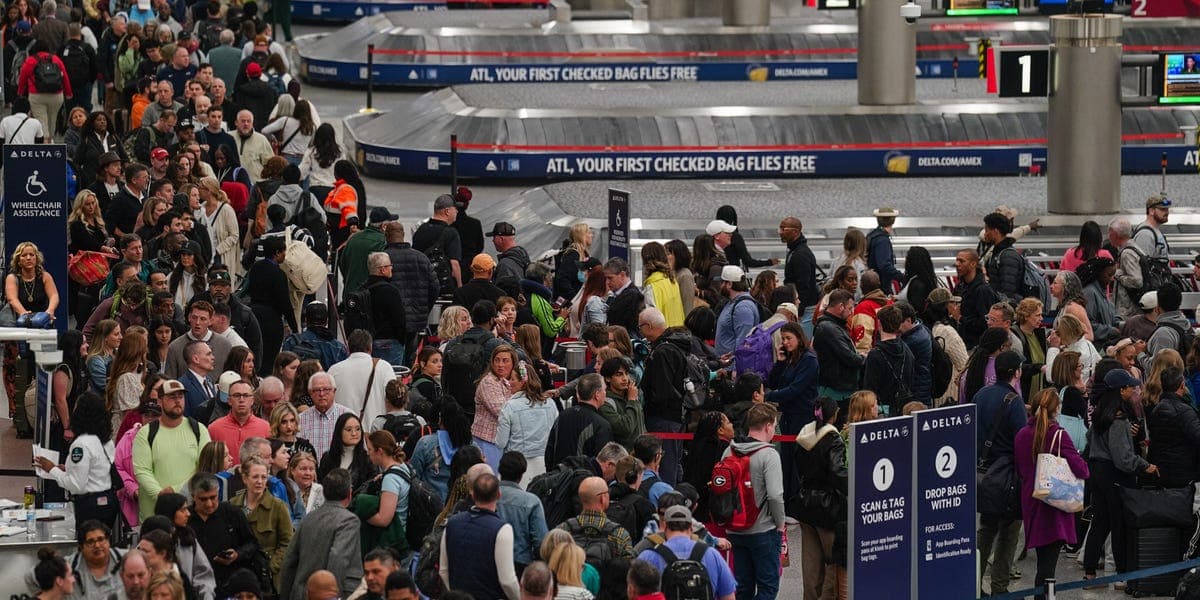 Impago de agentes: Aeropuertos en jaque por la Copa Mundial