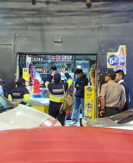 Emergencia en Jr. Dos de Mayo: clienta se descompensa en bodega