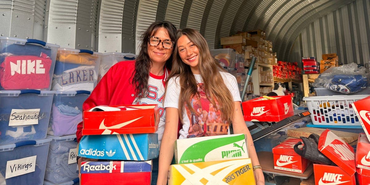 Hereda trastero con ropa vintage: La vende online y triunfa