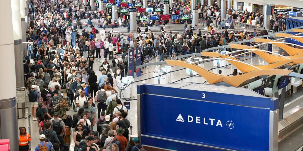 Caos en aeropuertos: Atlanta y Houston alertan 4 horas de cola