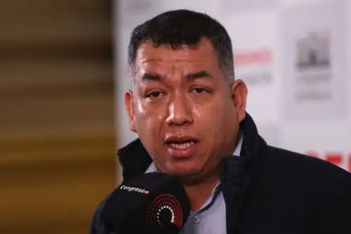 Denuncian al congresista Darwin Espinoza por presunta agresión y amenazas en centro comercial