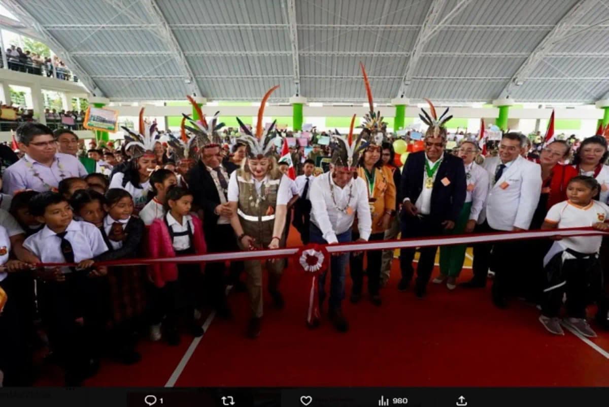 Ministra Altabás entrega 300 libros en Buen Inicio del Año Escolar 2026 en Huánuco