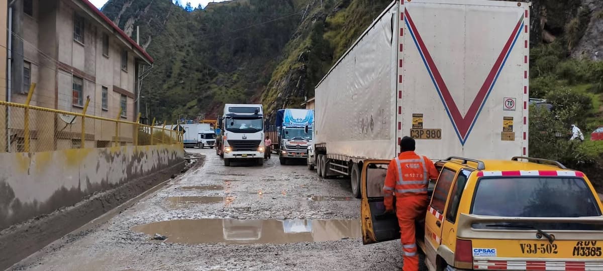 Lluvias intensas destruyen tramo clave de carretera entre Pasco y Huánuco y dejan tránsito restringido