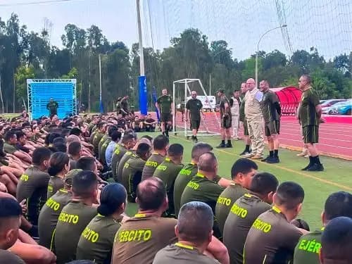 Ministro de Defensa reconoce labor de técnicos y suboficiales del Ejército en actividad conmemorativa