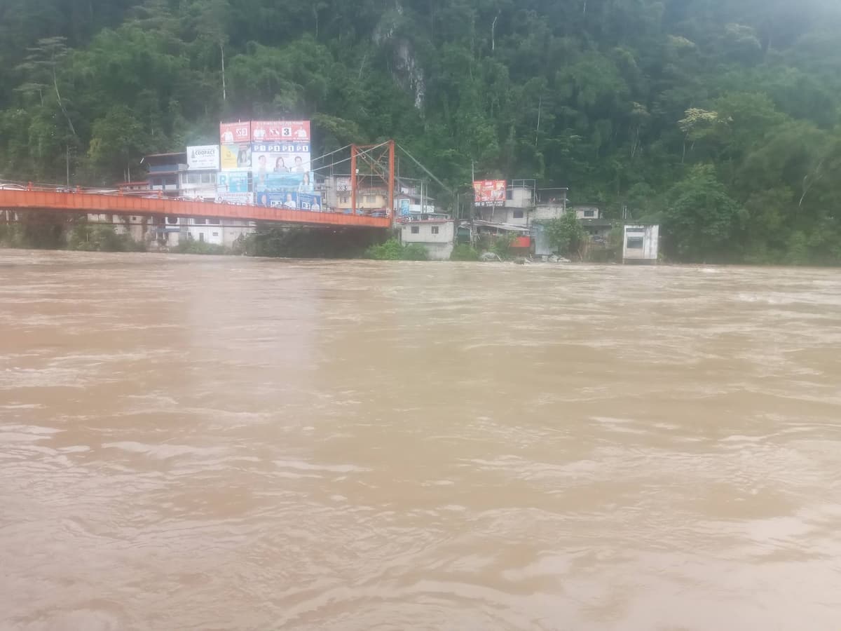 Once centros poblados en Tingo María en riesgo por crecida del Río Huallaga