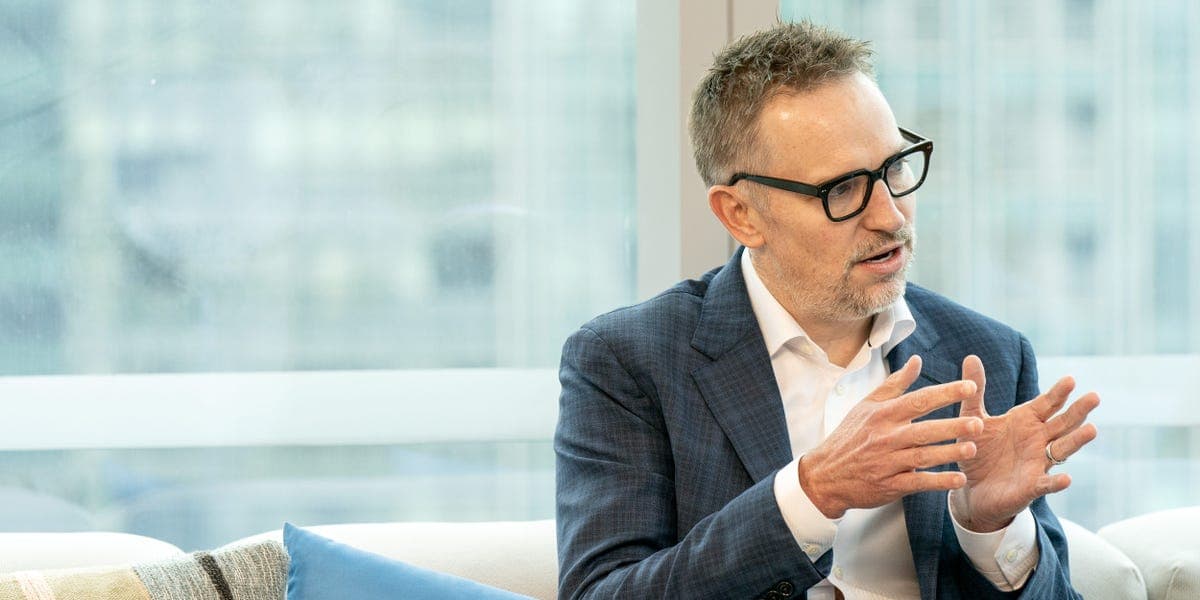 CEO LinkedIn desaprueba cartas; premia cambiar de empleo