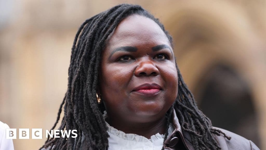 Enfermera obtiene indemnización en pleito por pronombres trans