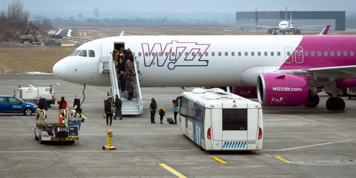 Acciones de aerolíneas caen por Trump y escasez de combustible en Ormuz