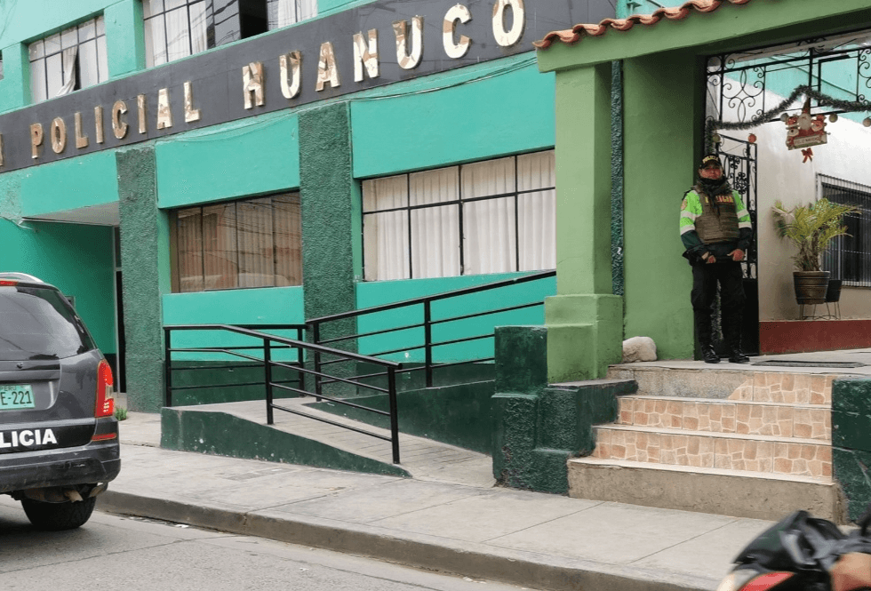 Retienen a dos adolescentes por presunta extorsión tras robo de celular