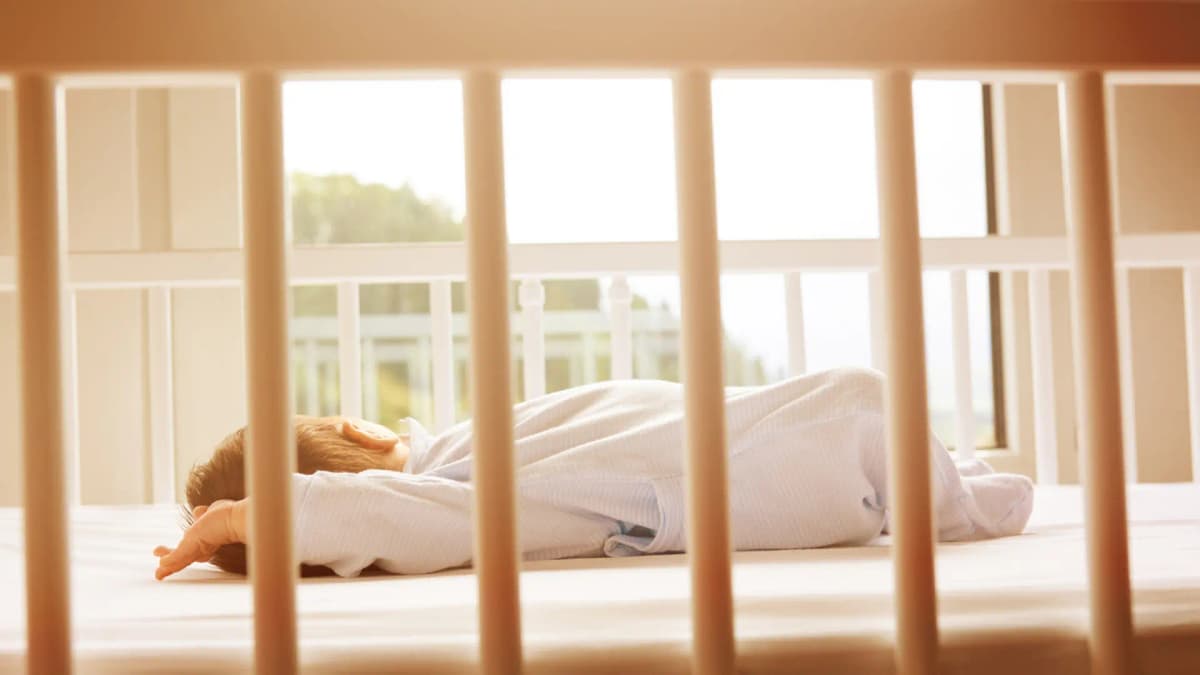 Peligro: Sol por ventana irradia a tu bebé, no previene ictericia