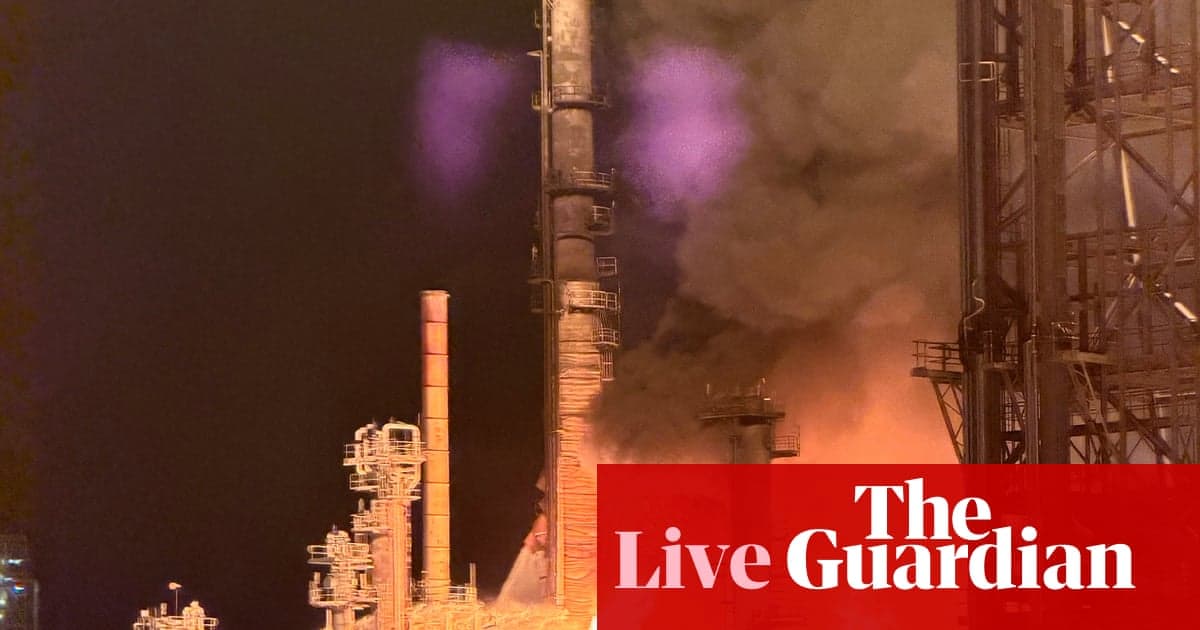Incendio masivo en refinería Viva de Australia suspende acciones