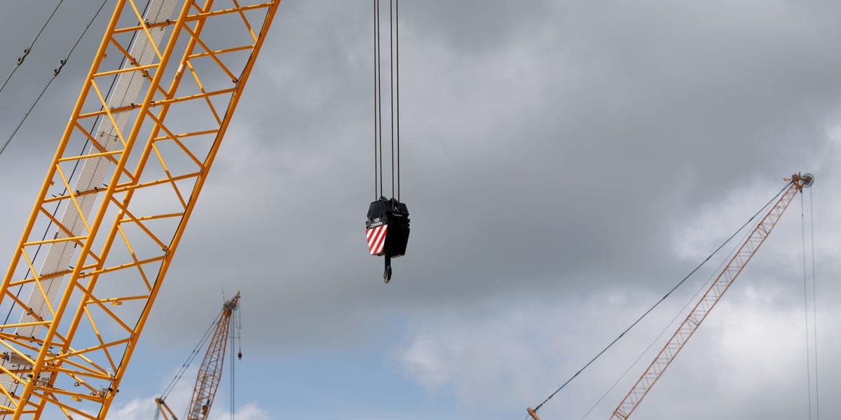 Empresas eléctricas invierten billones en IA, suben el recibo