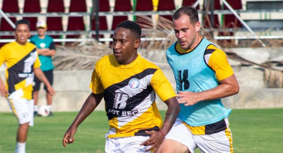 Juan Pablo II condena racismo a Jack Durán en Moquegua