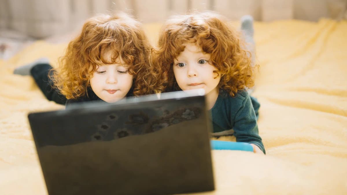 Uso de pantallas en niños puede simular autismo, alertan especialistas