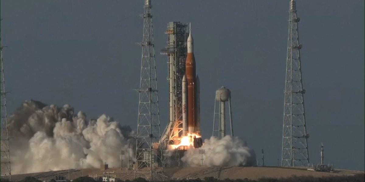 Artemis II despega en su viaje histórico hacia la Luna