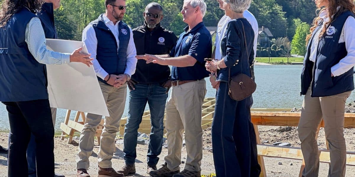 Estados demócratas: ayuda federal por desastres, largas esperas y rechazos