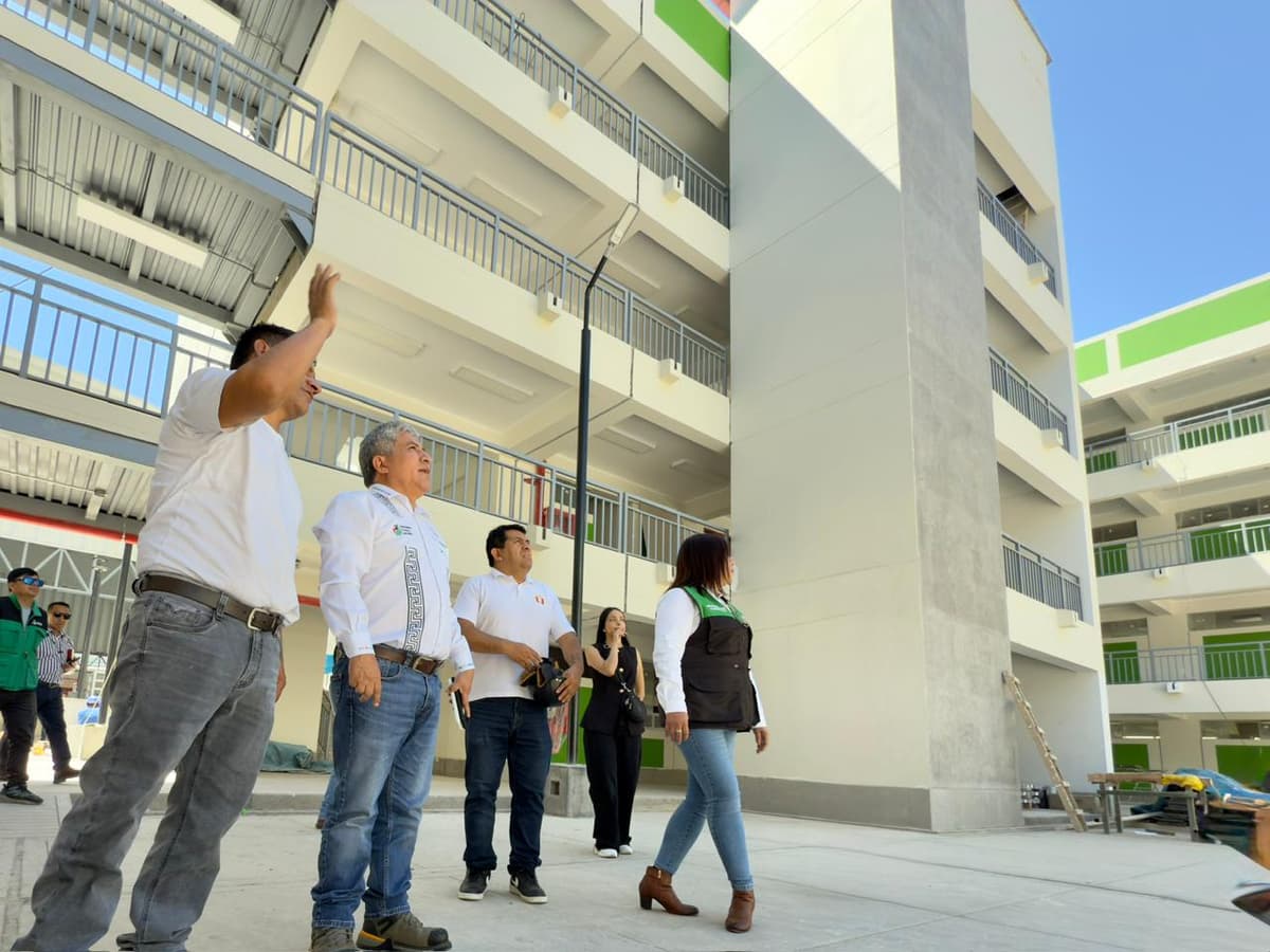 Obra del colegio Illathupa entra en fase final entre reclamos laborales y demoras técnicas