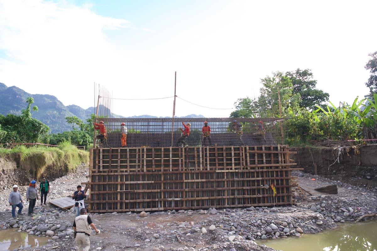 Puente Muyuna llega al 42 % y mantiene pendiente tramo clave para operar en agosto