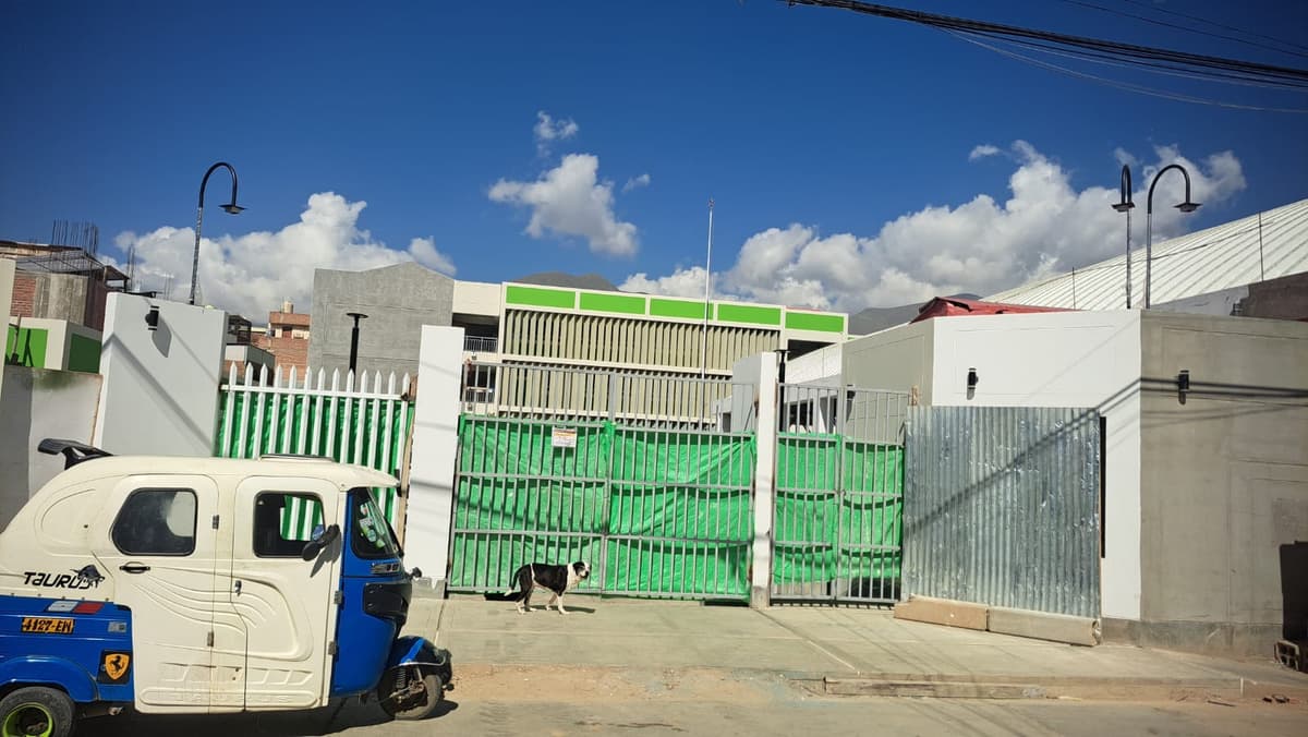 Construcción del Illathupa llega al plazo final con obreros sin cobrar y accesos cerrados