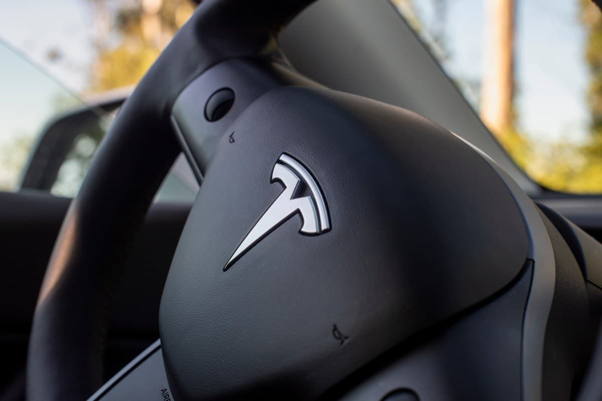 El software Full Self-Driving de Tesla comienza a llegar a Europa