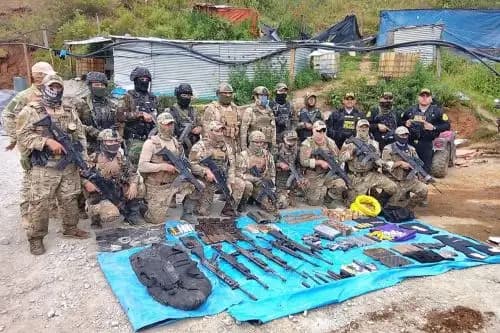 Arsenal de guerra fue incautado en bocamina de Pataz durante operativo policial-militar
