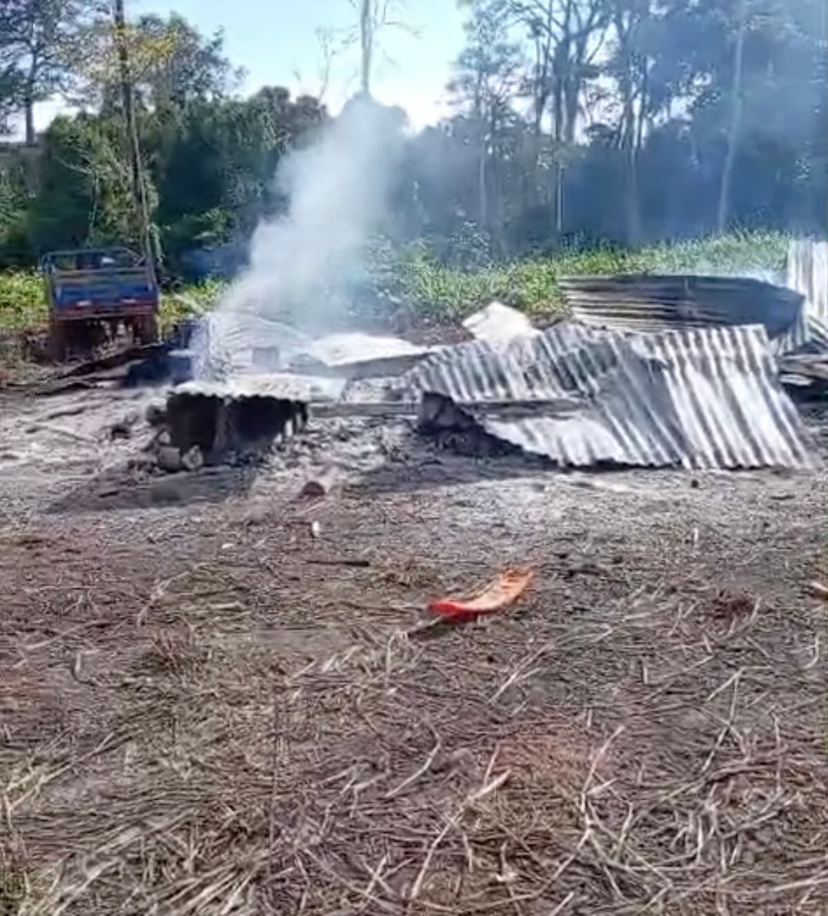 Mineros ilegales incendian viviendas en Puerto Inca para desalojar a familias de agricultores