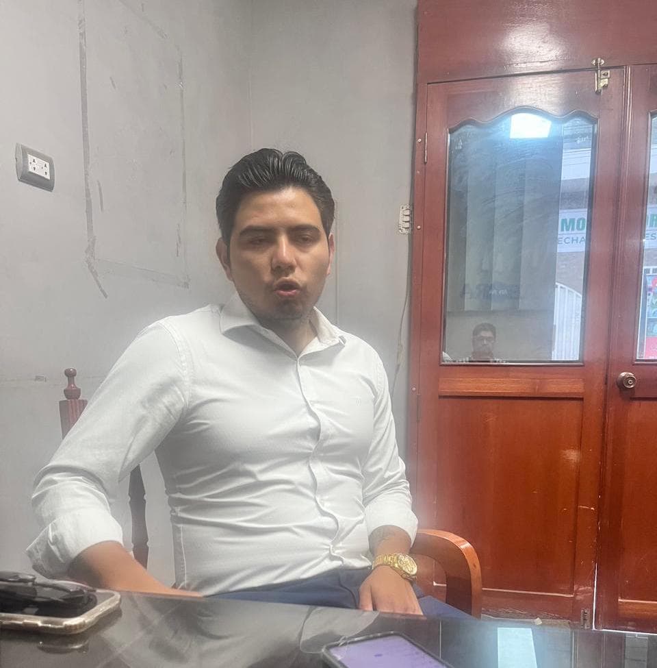 Denuncian presunta negligencia médica por parto prematuro en baño de hospital de Huánuco