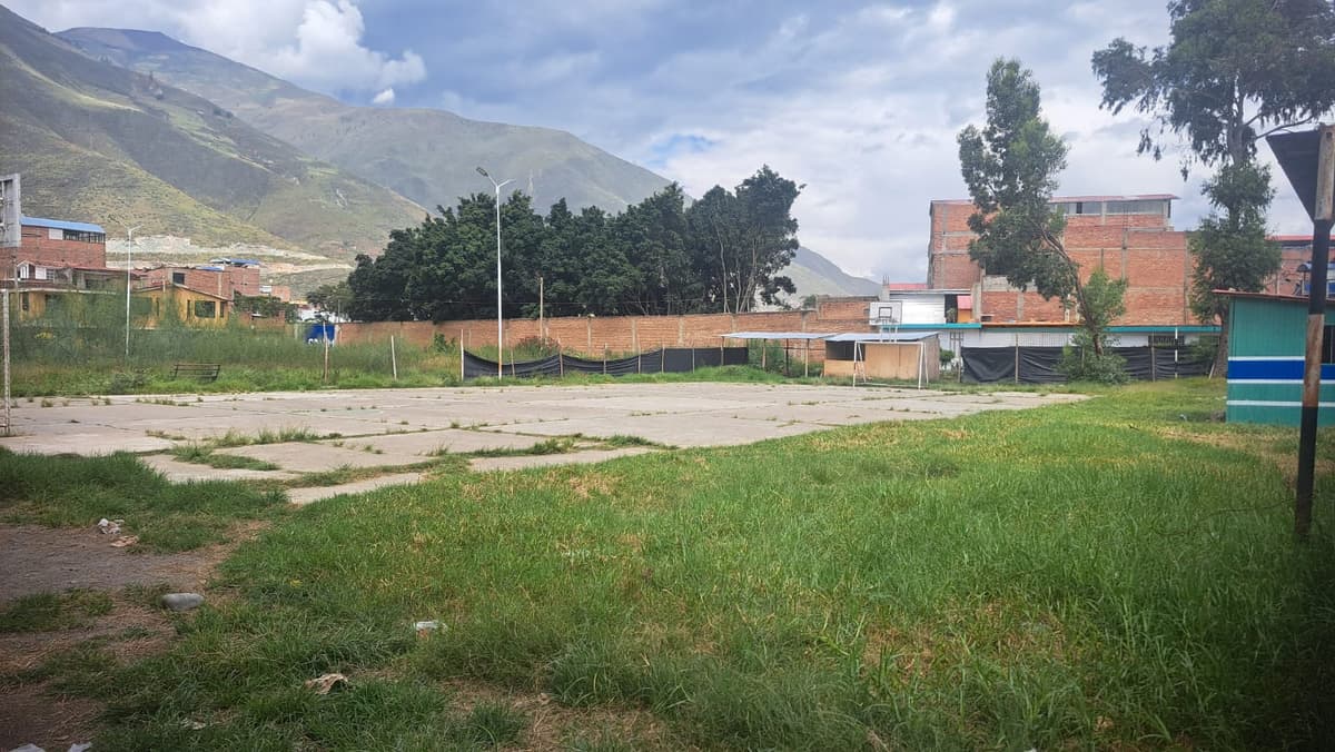 Obra de 1.2 millones en Huayopampa es hoy un descampado de maleza y abandono