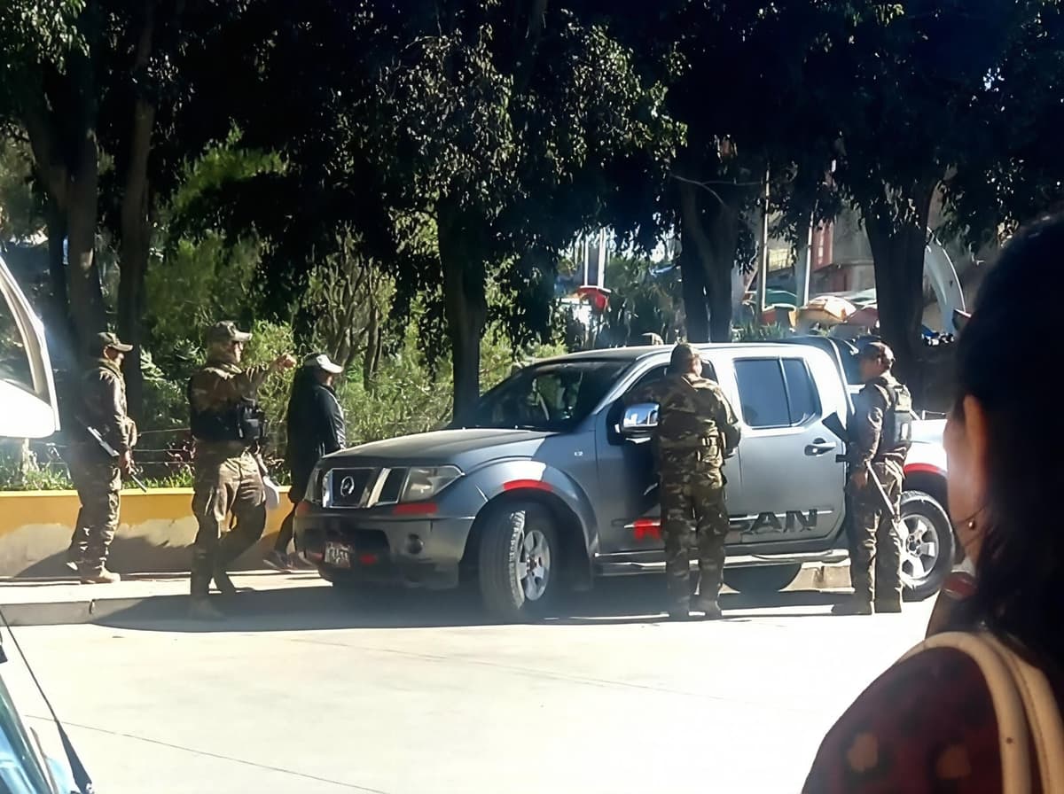 Intervienen a dos mujeres con presuntas sustancias ilícitas cerca de mercado en Ambo