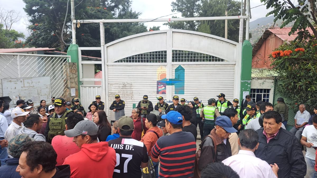 Vecinos bloquean ingreso al gobierno regional por obra paralizada en Jactay