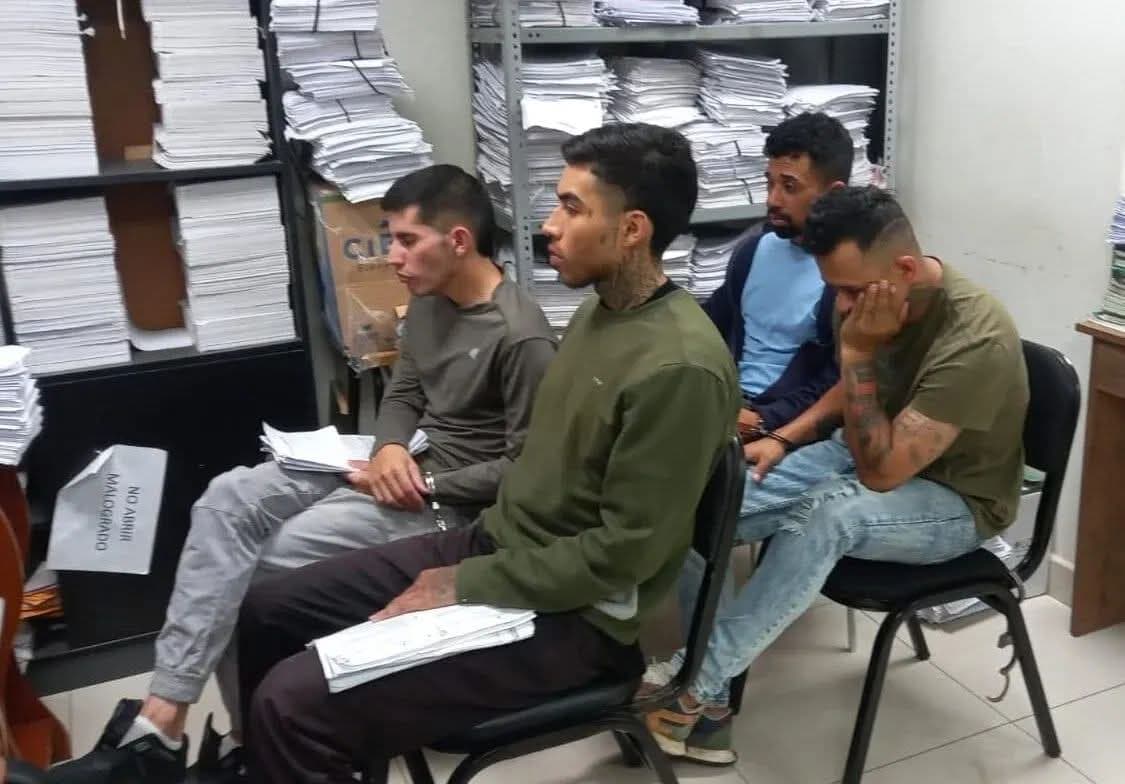Envían al penal a cuatro extranjeros por presunta extorsión a comerciante