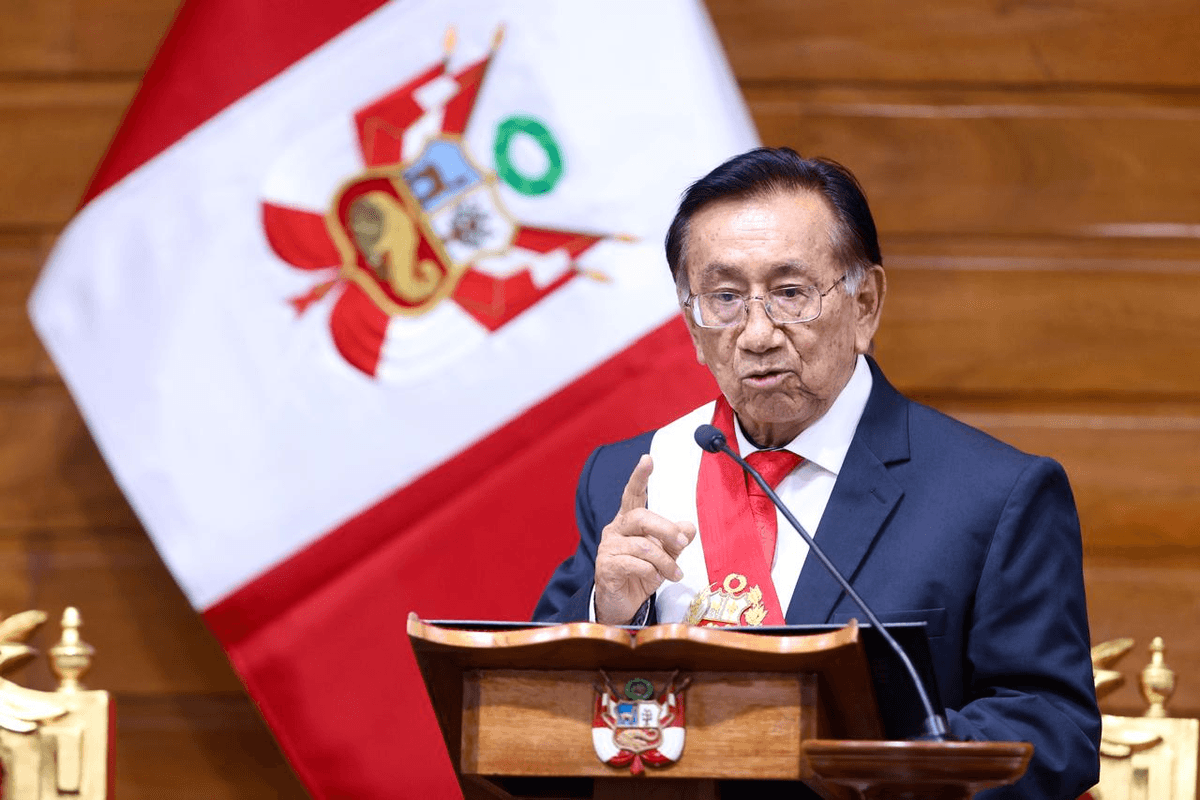 El presidente Balcázar enfrenta críticas de la mayoría de peruanos