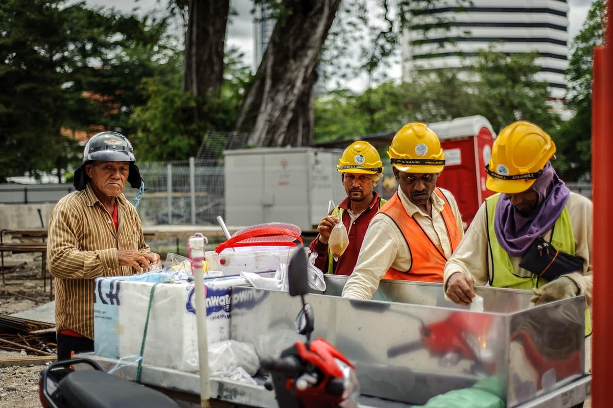 Pucallpa: 66 trabajadores limpian cauces en Callería bajo programa Llamkasun
