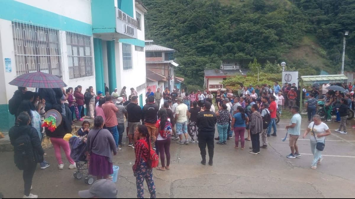 Pobladores de Monzón estallan por vías abandonadas y municipalidad queda cerrada sin atención