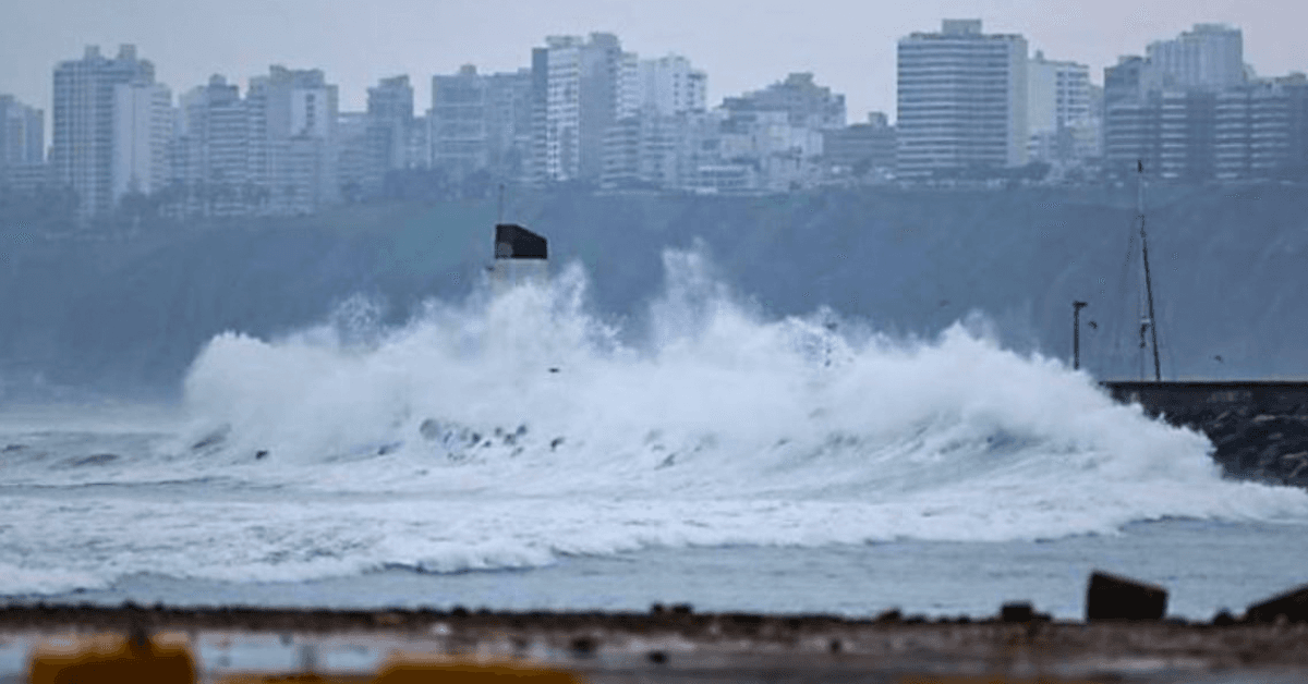 La Marina de Guerra avisa sobre fuertes oleajes con olas de tres veces más grandes que lo habitual en Acapulco