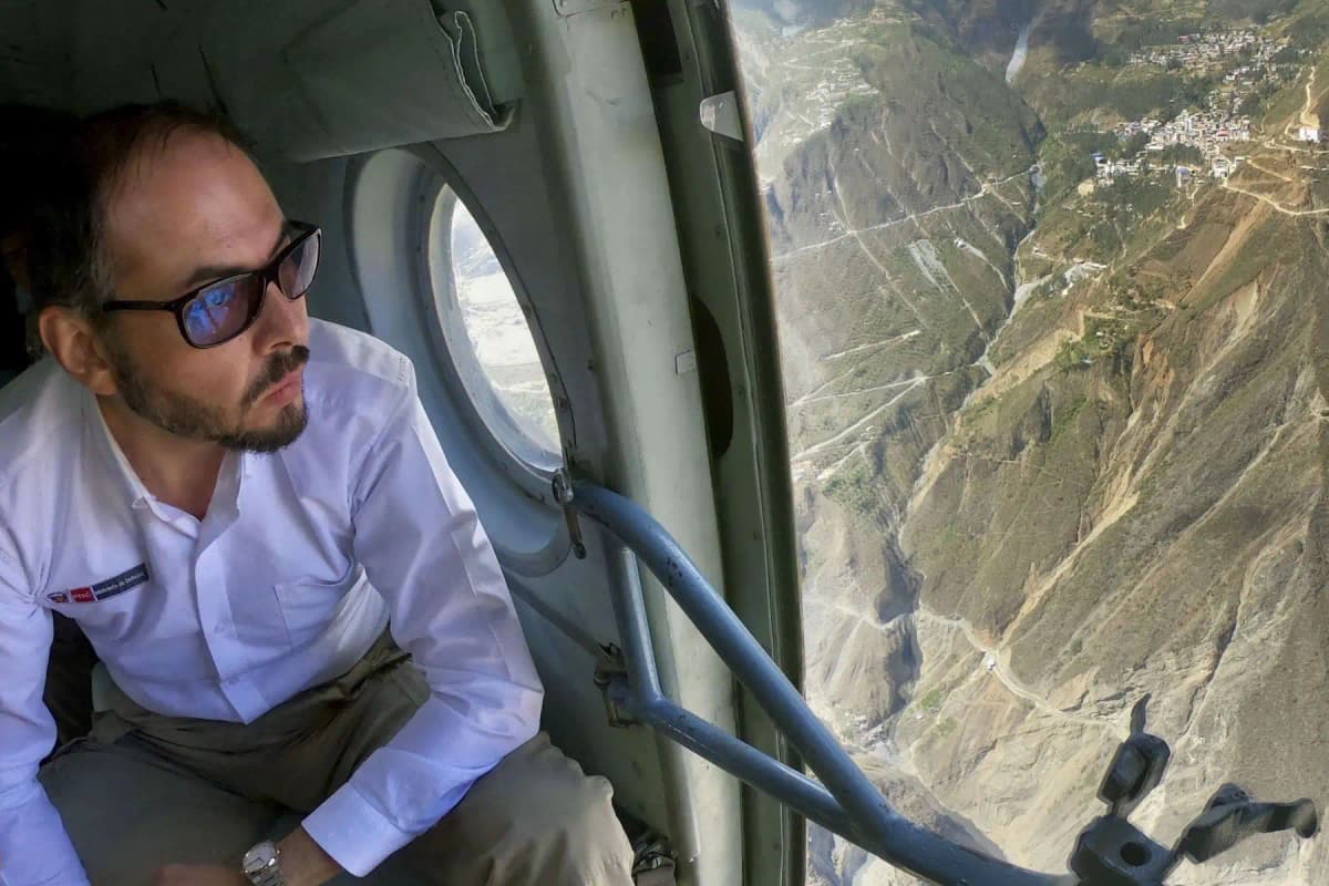 Ministro de Defensa supervisa operaciones contra minería ilegal en Pataz