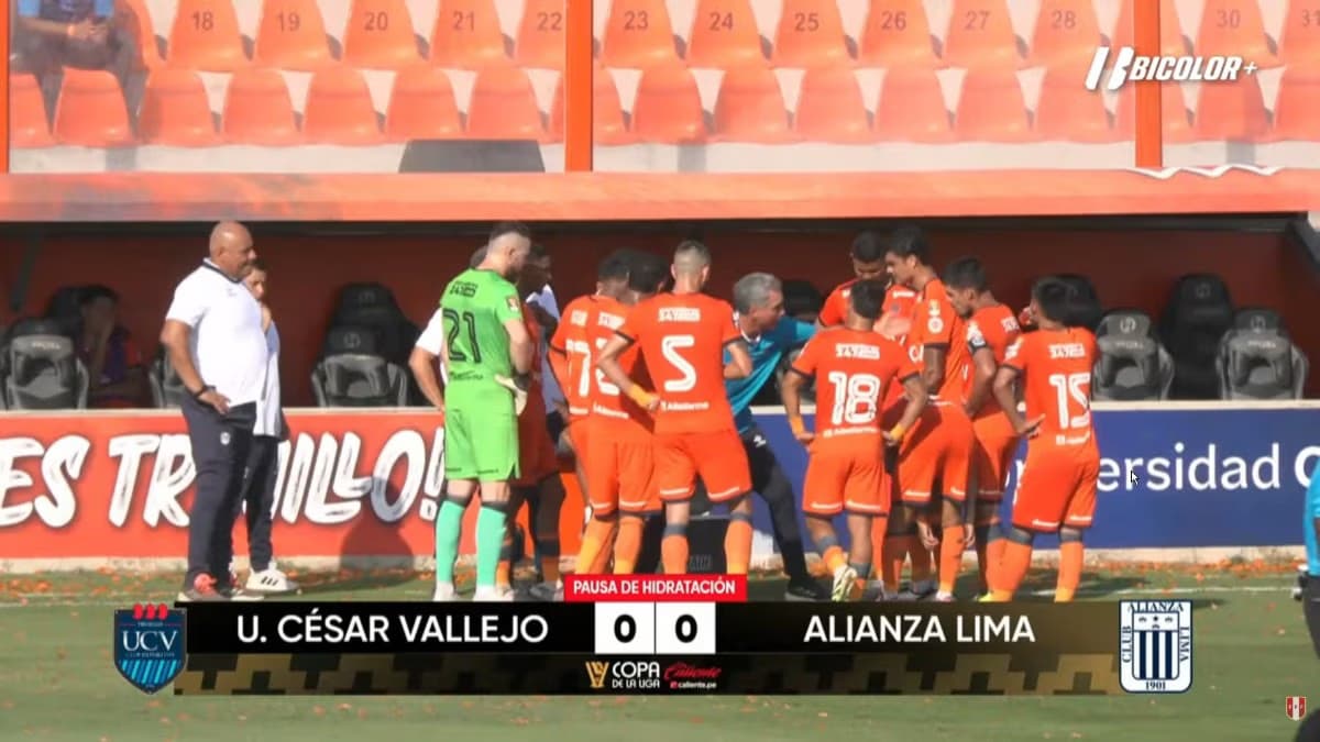 ‘Chemo’ del Solar dio enérgicas indicaciones durante el Alianza Lima vs César Vallejo [VIDEO]