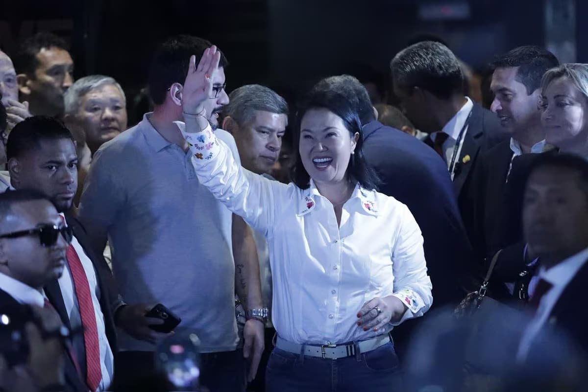 Keiko Fujimori viaja al extranjero por motivos familiares en pleno conteo de votos