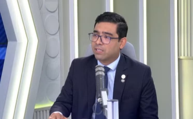 Vicente Espinoza denuncia injerencia política para removerlo de la Sunedu